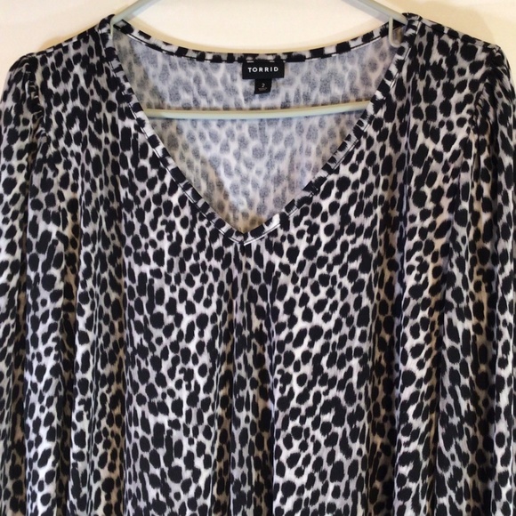 Torrid Blouse Black Size 2(18-20) Black V Neck Animal Print y2k retro glam edgy - Picture 3 of 10